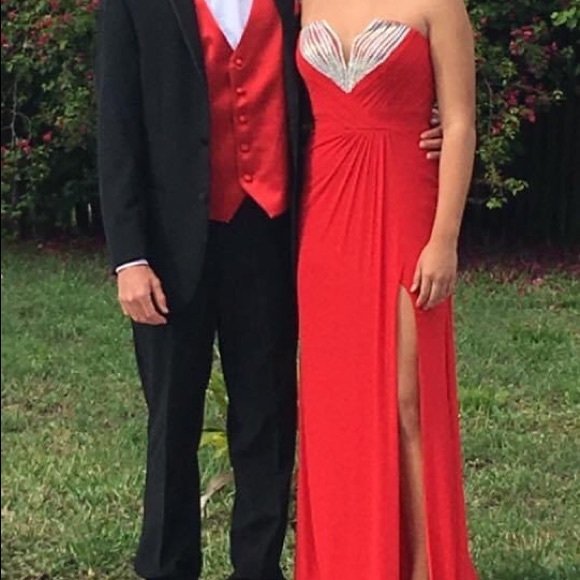 La Femme Red Prom Dress - Picture 6 of 6